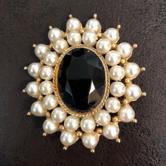 Vintage pearl and onyx pin - Picture 1 of 3